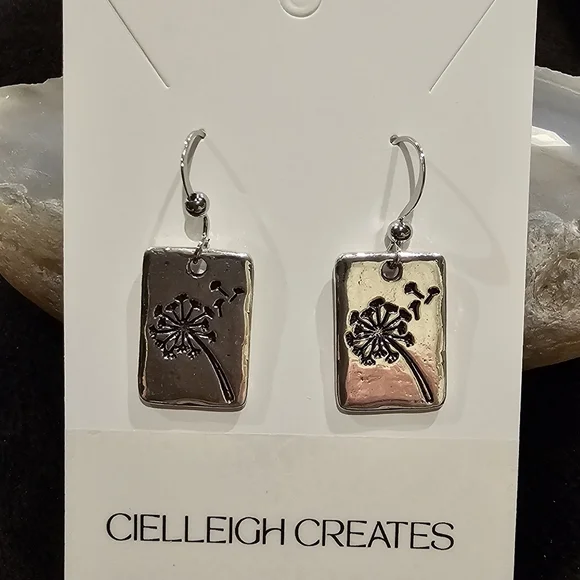 💥4 for $25💥 Dandelion Silvertone Earrings - Picture 5 of 7